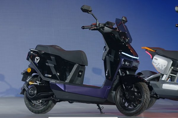 量产落地!太蓝新能源联合雅迪发布半固态电池高端电摩