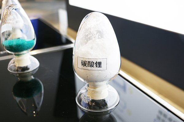 碳酸锂本周涨幅超1万元 市场短期或维持宽幅震荡格局