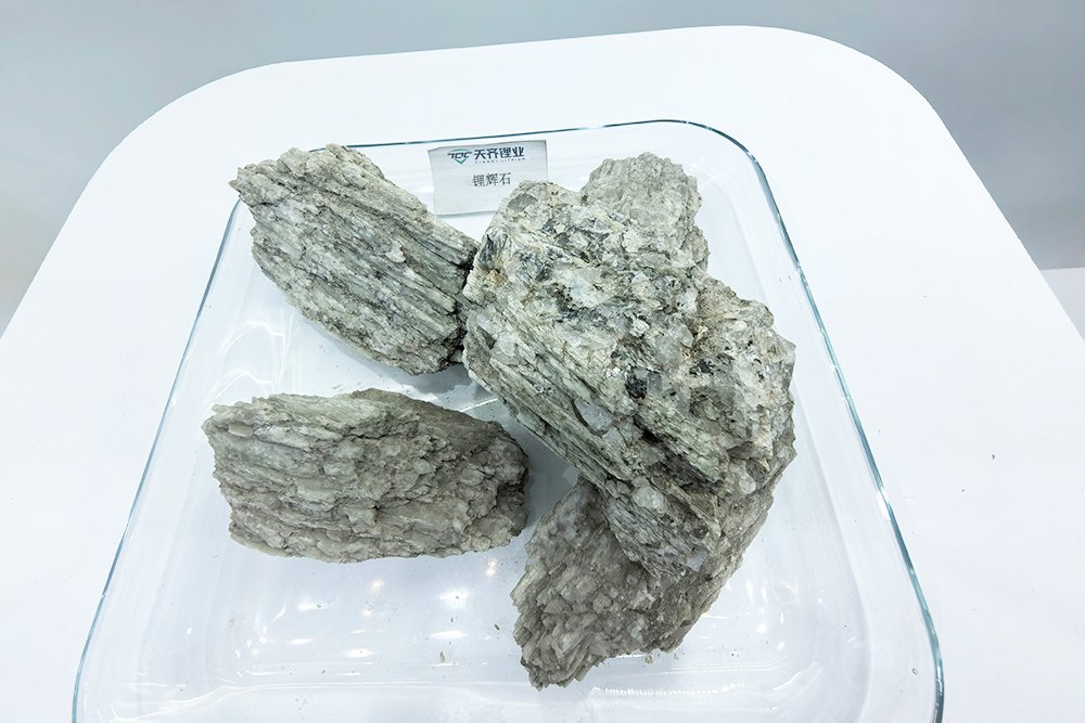 千亿锂业龙头一季度净利最高预增18倍 固态电池材料布局进展公布