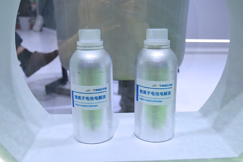 新增投資5.88億！福建寧德擬建年產25萬噸電解液生產改擴建項目