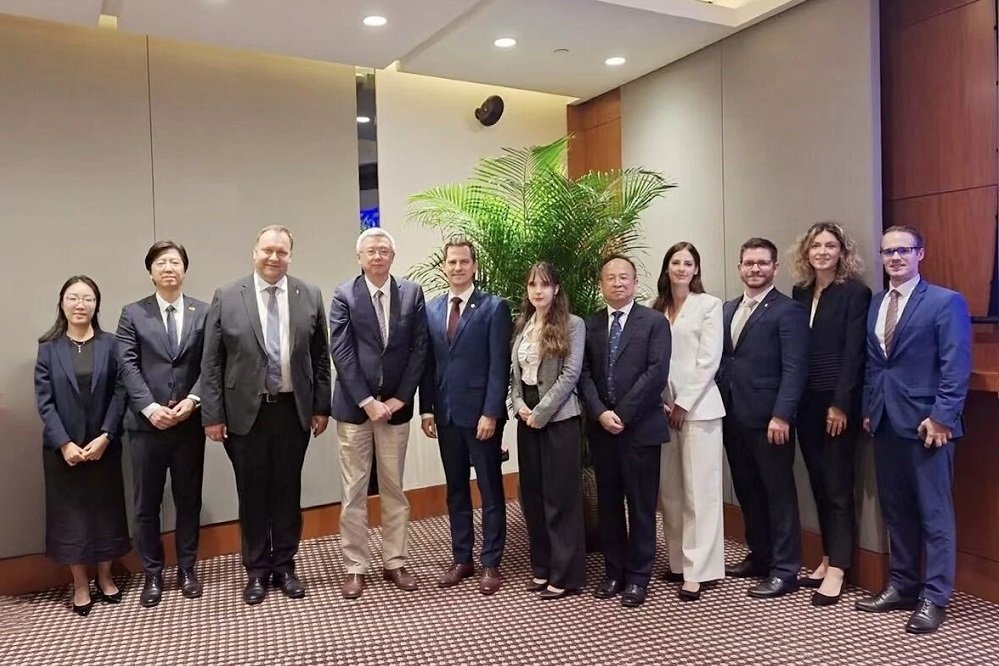 亿纬锂能匈牙利基地预计2027年投产 向欧洲客户供应大圆柱电池