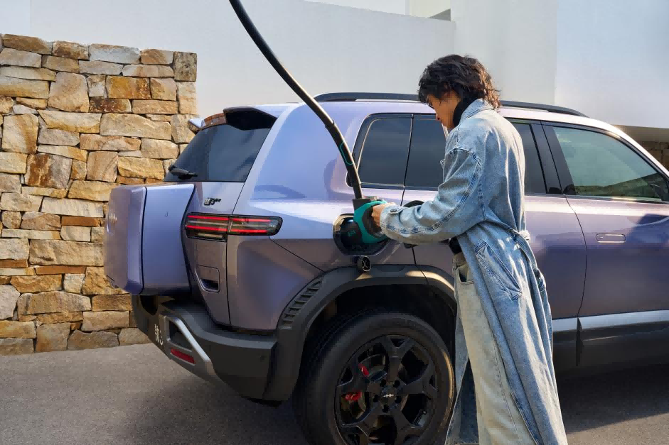 比亚迪闪充首个量产车型来了！方程豹钛3闪充版上市15万起