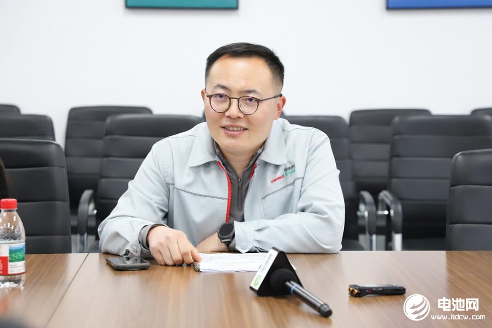 中国电池新能源产业链调研团一行到访浙江锋锂 中国电池新能源产业链调研团一行到访浙江锋锂