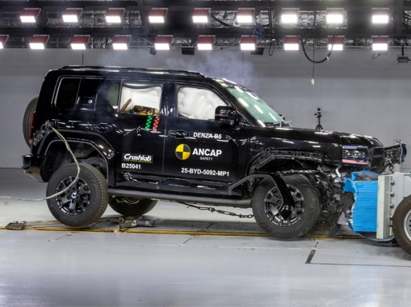 方程豹豹5澳洲五星安全评级被扣分？原来是撞飞了测试车