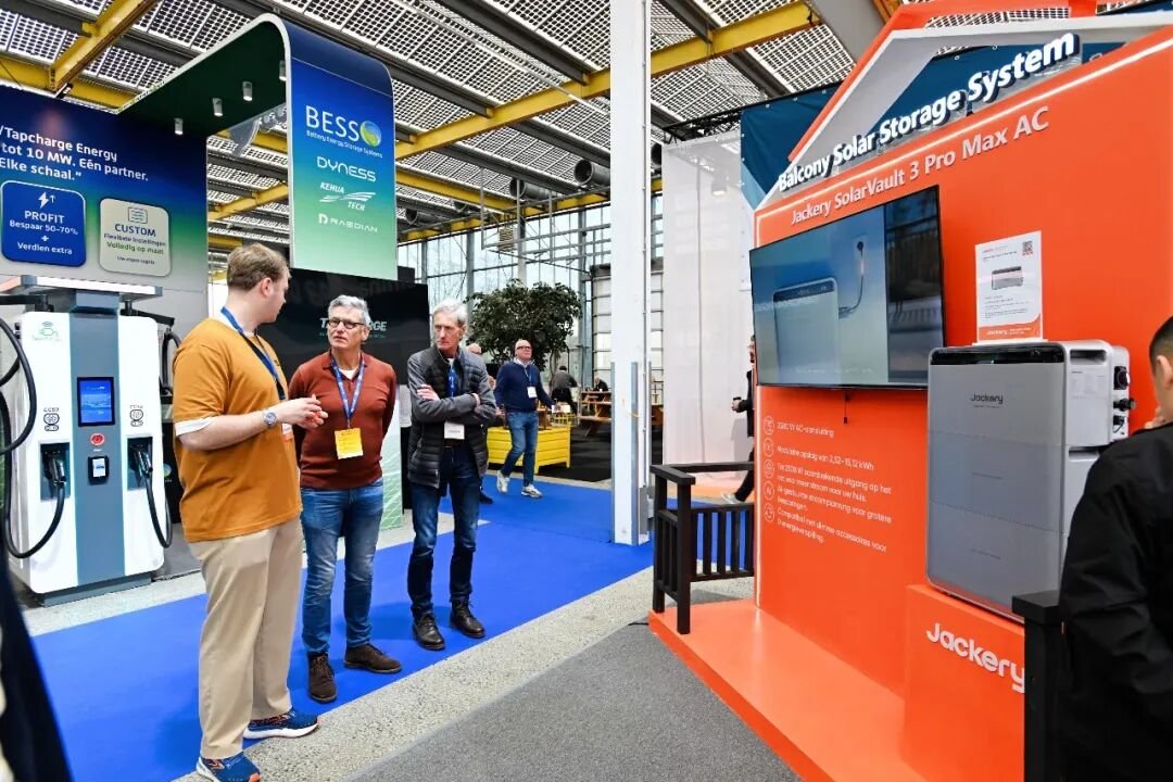 AI+光储战略落地提速 华宝新能全新庭院阳台光储正式开售 AI+光储战略落地提速 华宝新能全新庭院阳台光储正式开售