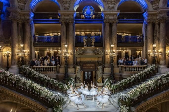 腾势巴黎歌剧院举行发布会 闪充技术欧洲首秀 腾势巴黎歌剧院举行发布会 闪充技术欧洲首秀