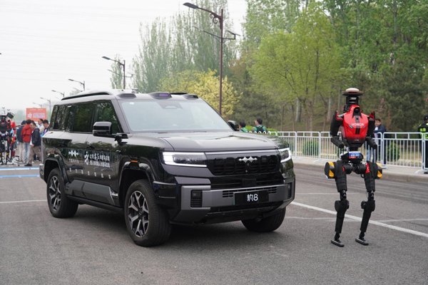 方程豹携手机器人马拉松，求解未来出行！
