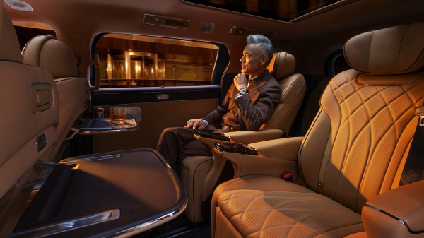 第二代腾势D9上市35.98万元起