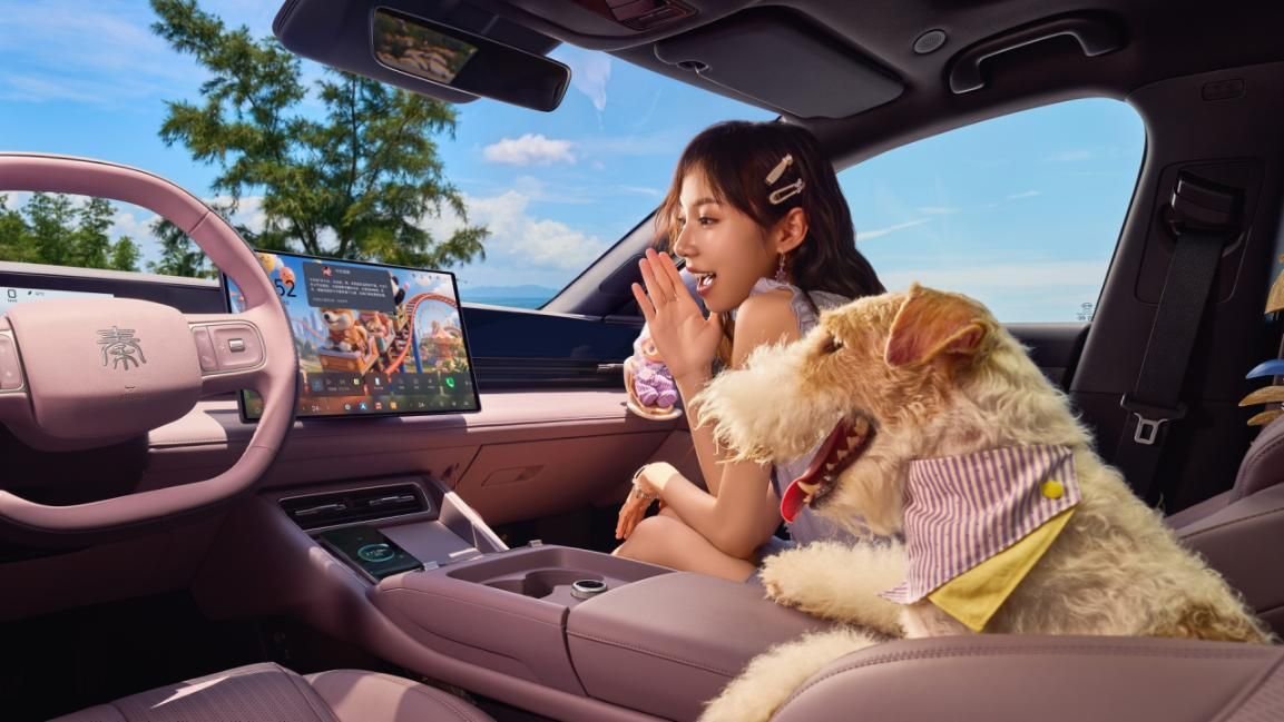 张婧仪出席秦MAX发布会 牵手年轻人首选B级闪充轿车 张婧仪出席秦MAX发布会 牵手年轻人首选B级闪充轿车